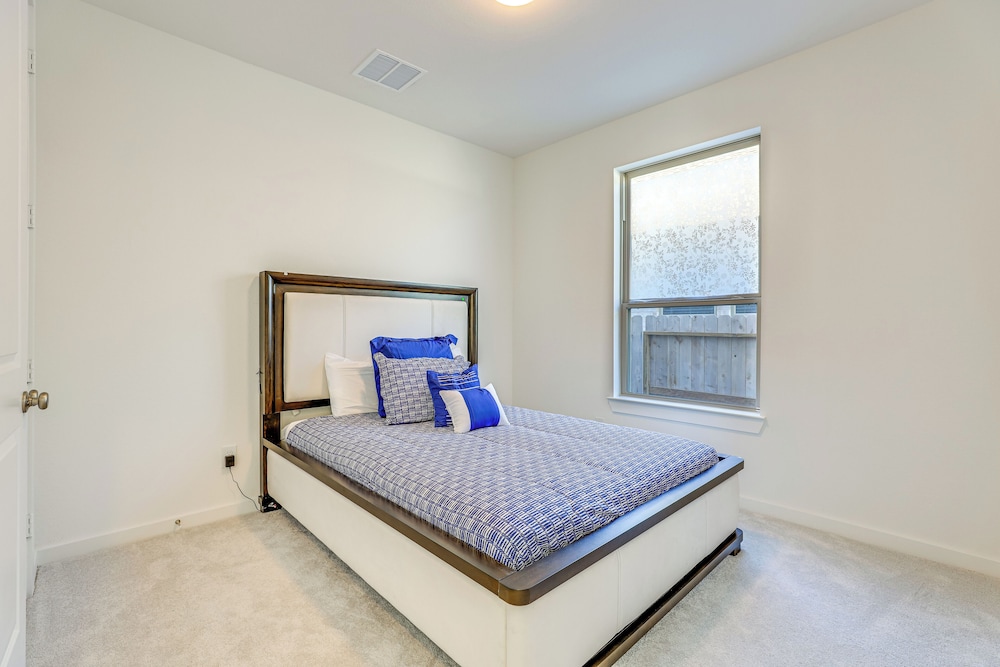 Patio & Fenced Yard: Quiet Home in Katy!