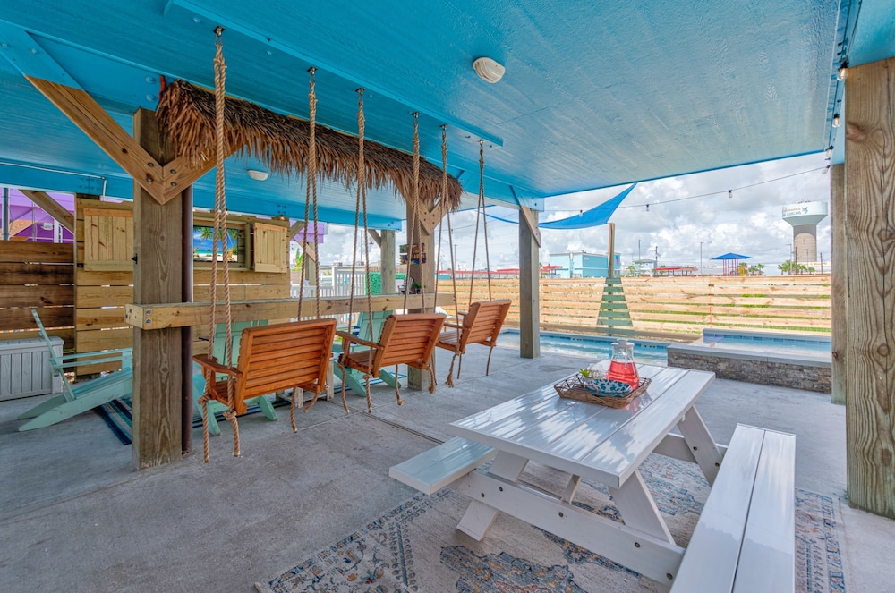 Totally Beachin by Avantstay Private Pool Hot Tub Swing Seats Beach Get Away