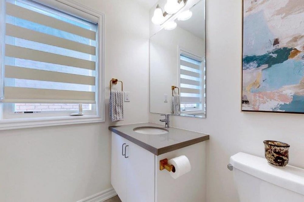 Georgina. New 4 Bedroom House Near Lake Simcoe