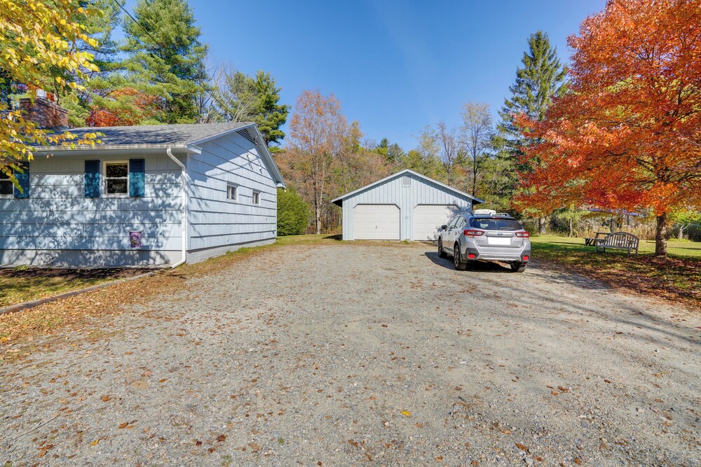 1 Mi to Dtwn: Cottage w/ Large Yard in Stockbridge