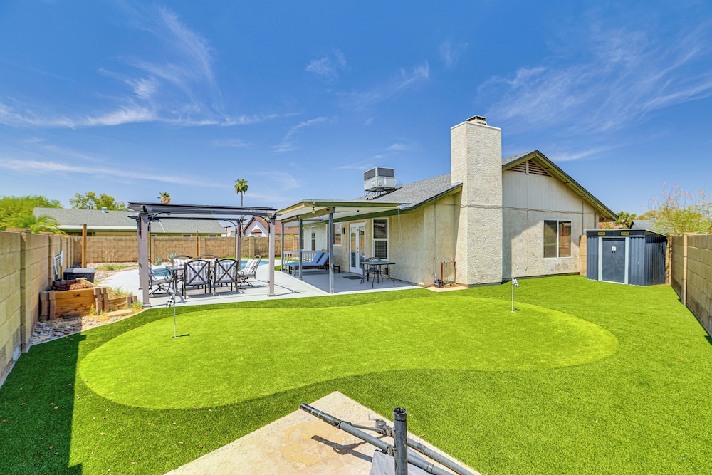 Welcoming Retreat w/ Pool & Patio in Peoria!