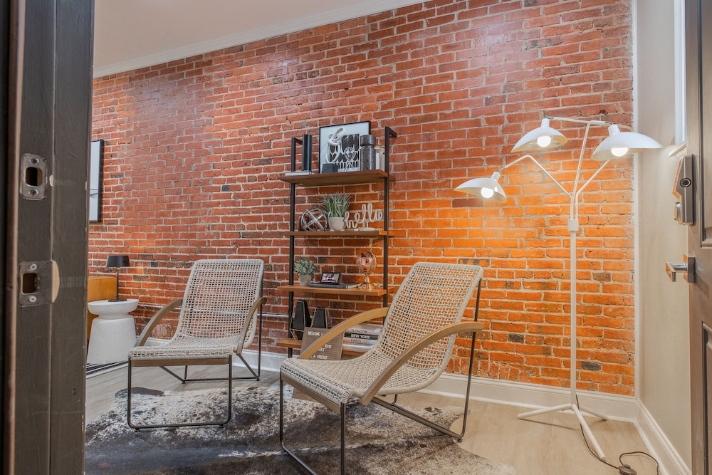 Baltimore's Home Away From Home 2 Bedroom Apts by Redawning - Property Image 13