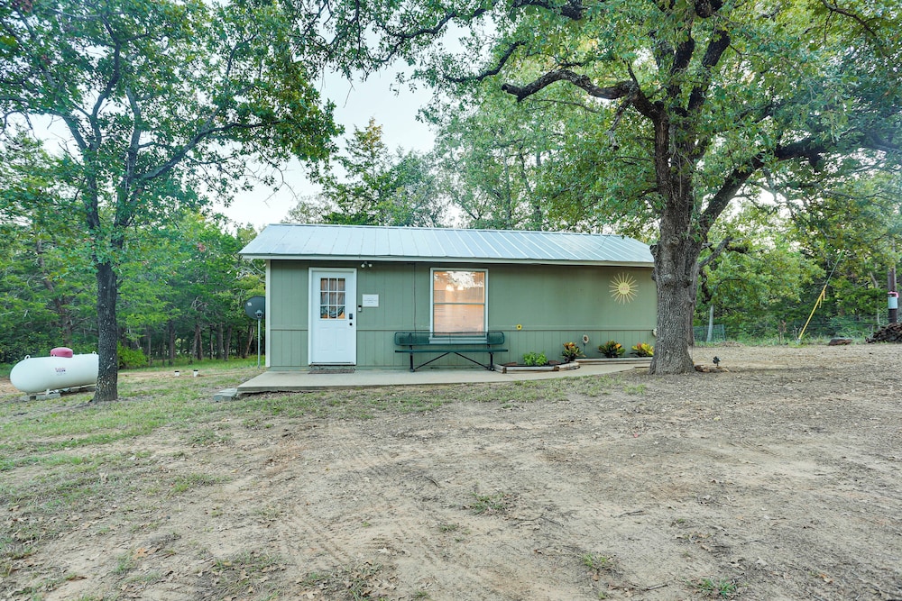 Cabin w/ Hot Tub in Valley View: Pets Welcome!