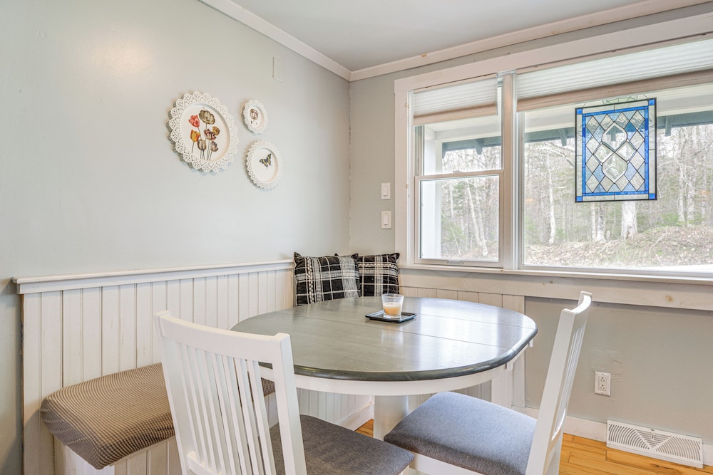 2 Mi to Mt Snow: Warm & Cozy Family Winter Retreat
