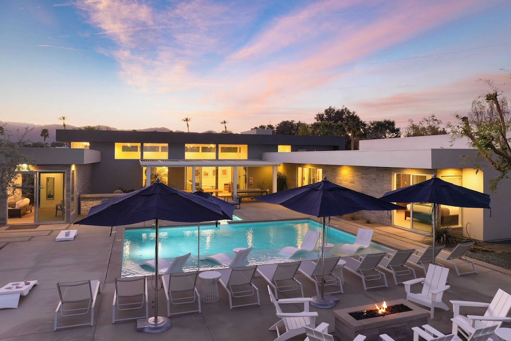 Sleeps 40 3 Luxe Villas Next to Empire Polo Club Putting Green & Pickleball