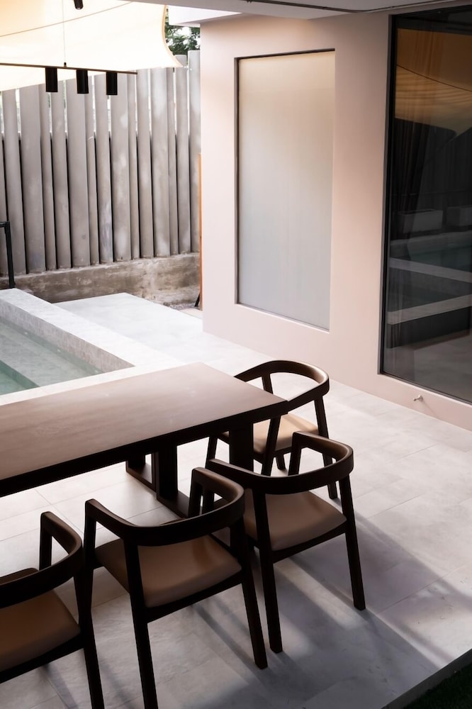 Taradol Premium Pool Villa