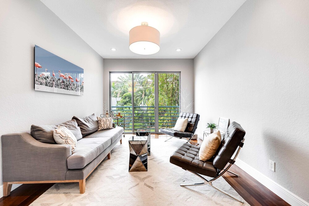NEW 3-story Townhome With Pool Room Expansive Balcony Seconds Away From Las Olas