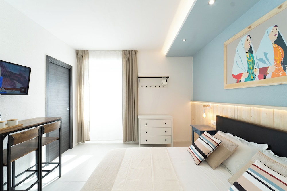 Velis - art & hospitality