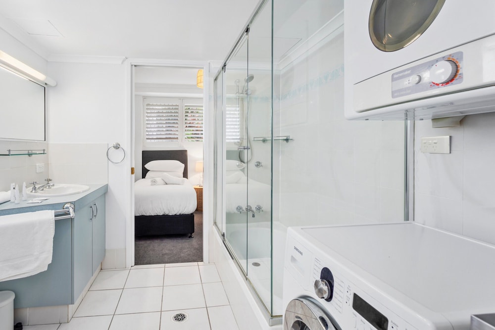 Beachfront 2-bed With Pool, BBQ