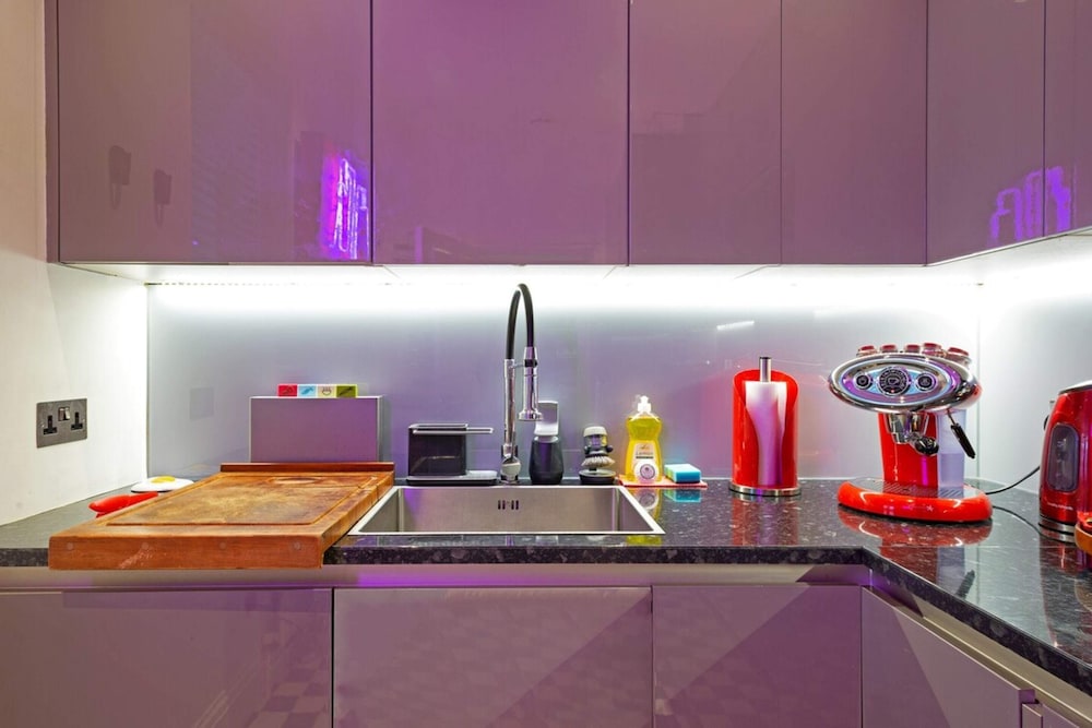 Bright 2 Bedroom Apartment in South Kensington