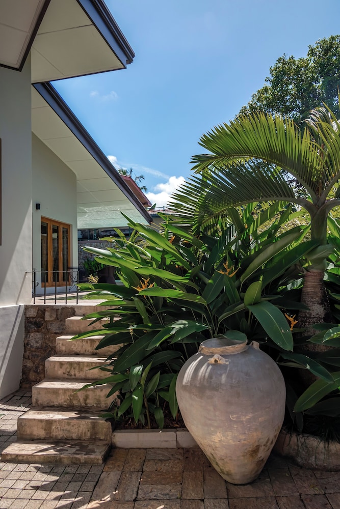 Colombo Villa Collection