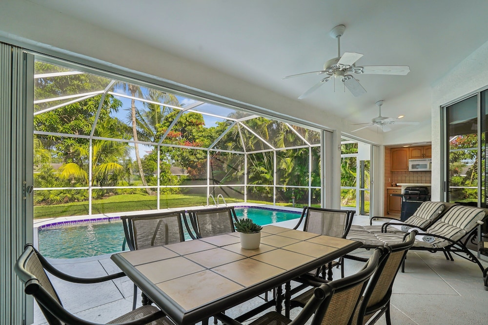 Relaxed Tropical Retreat 5 Miles To Beach 3 Bedroom Home