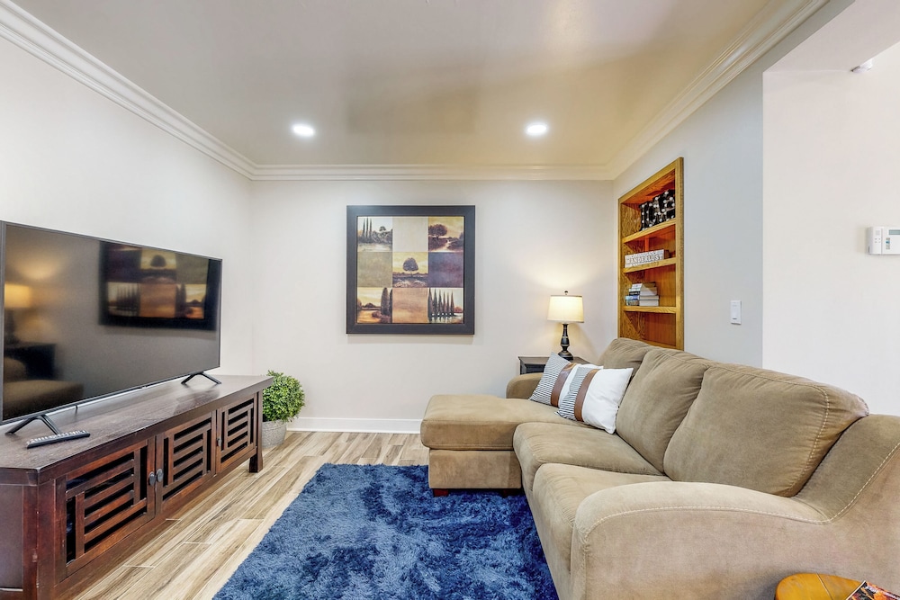 Two Dog-friendly Home, Close to Wine Country
