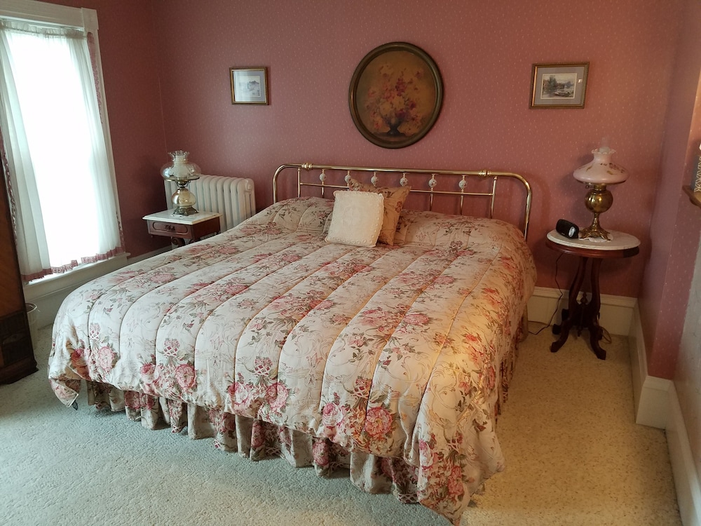 Hudson Manor Bed and Breakfast