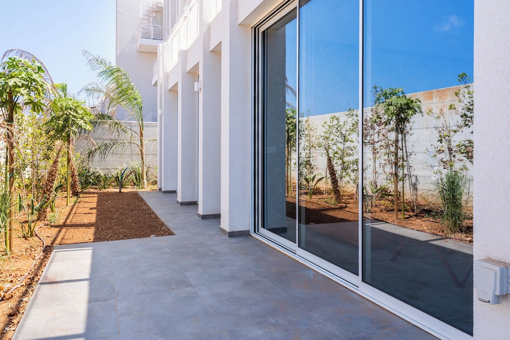 Blu Horizon - Stylish Living with Pool & Balconies in Protaras