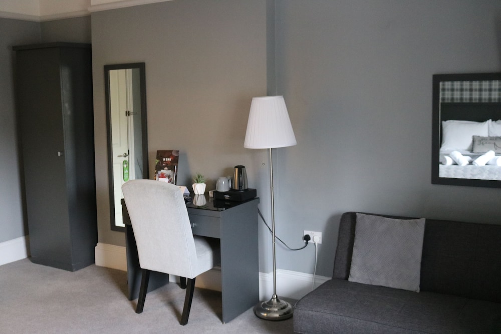 Norfolk Arms Hotel