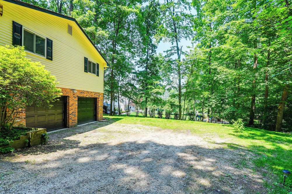 9 Mi to Historic District: Ellicott City Home!