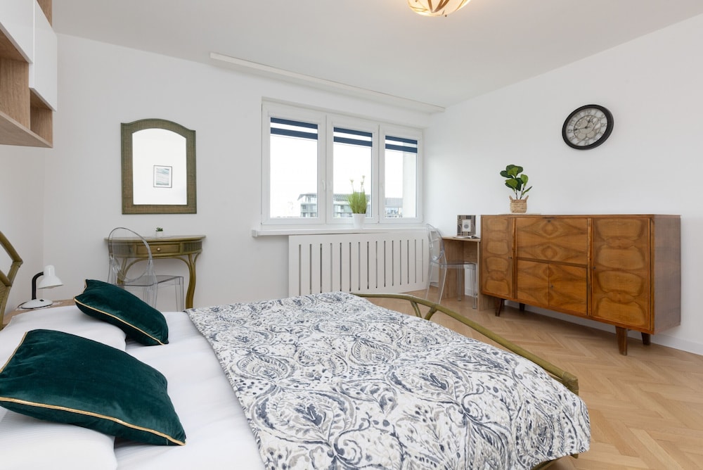 Warsaw Apartment Dobra by Renters view 2