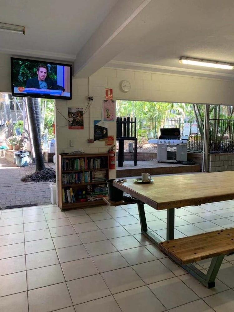 Frogshollow Backpackers