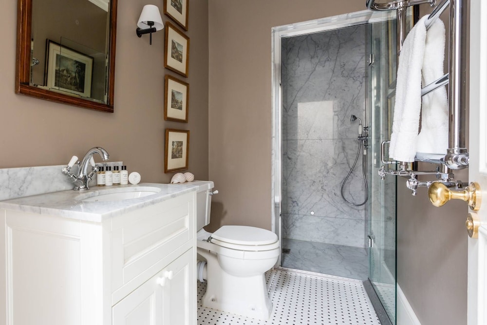 Brunswick Gardens II by Onefinestay