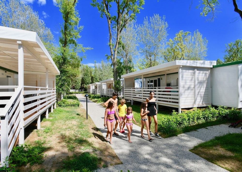 Isamar Holiday Village