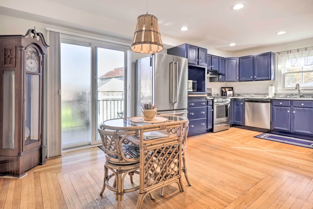 Cozy Historic Wakefield Home Close to Beaches - Property Image 22