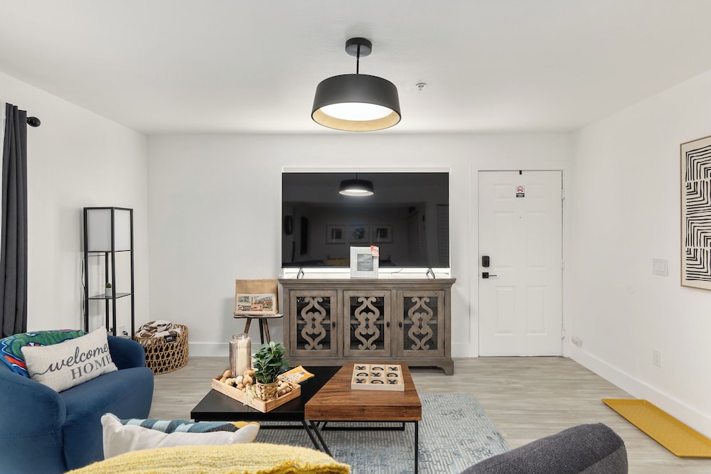 Cozy UF Condo Near Shands UF on Archer
