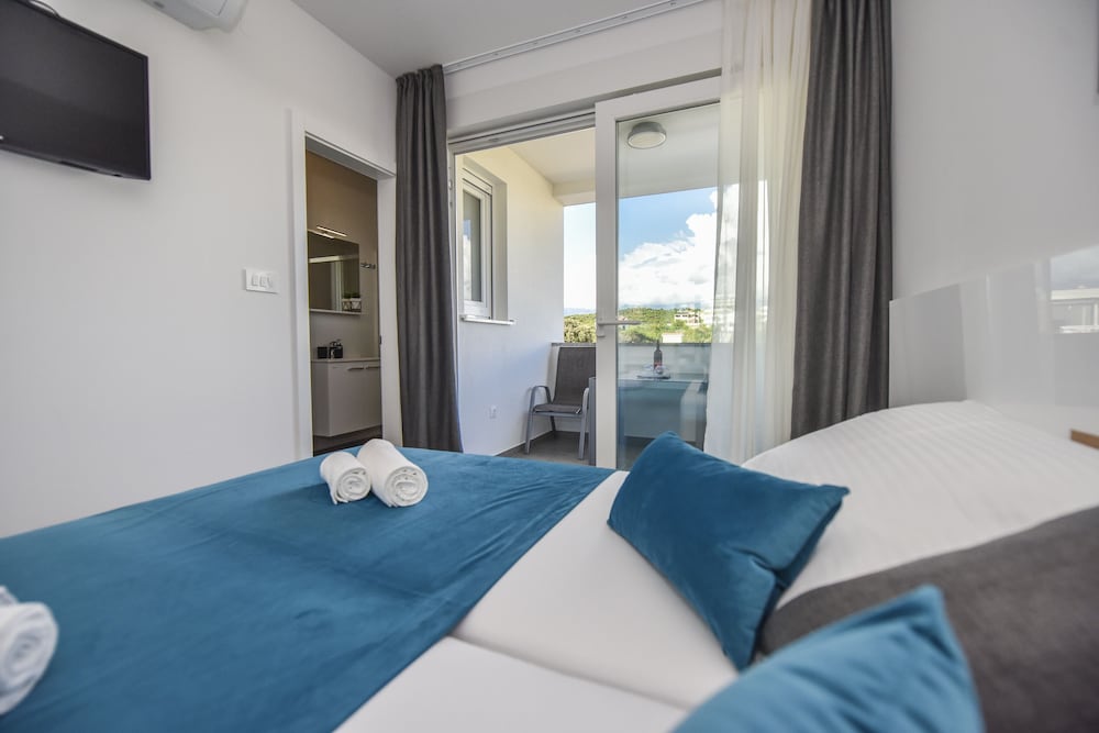 Pool Apartments & Rooms Mare view 4