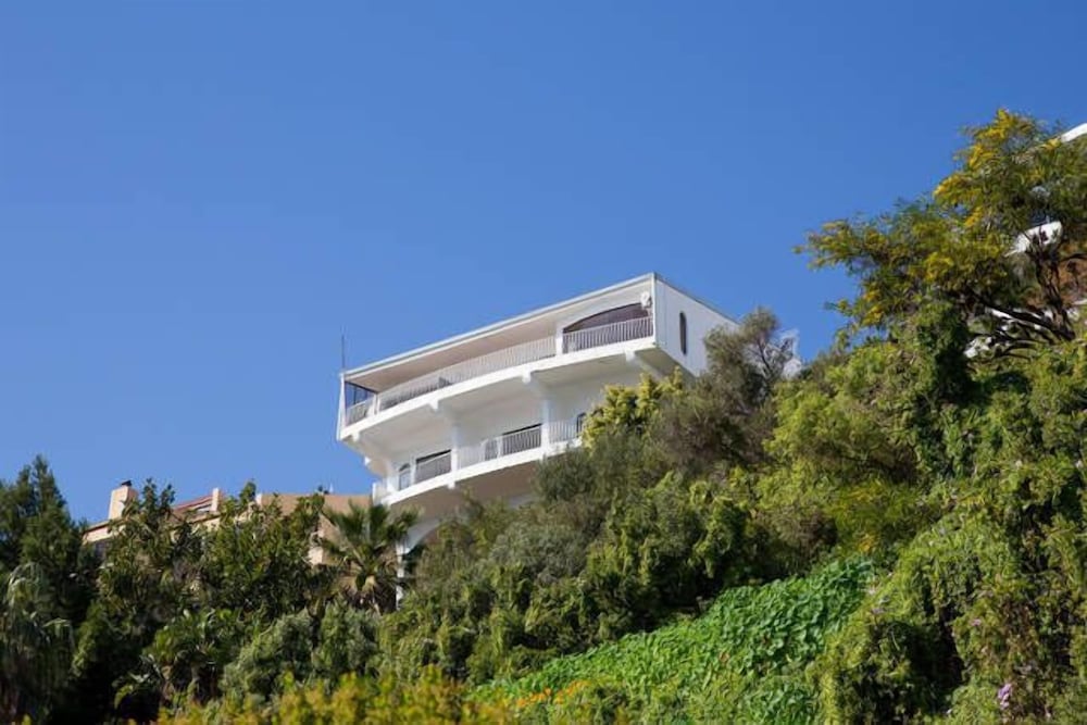 HarbourView Lodge