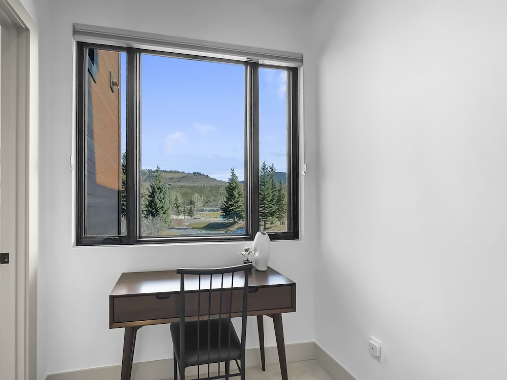 541 Center Circle 3br 3.5ba 3 Bedroom Townhouse by RedAwning view 3