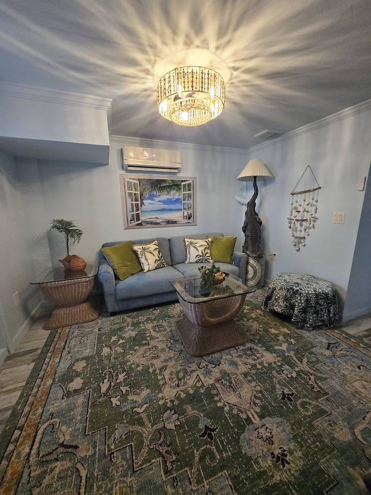 4 Bedroom Studio Luxury Suite