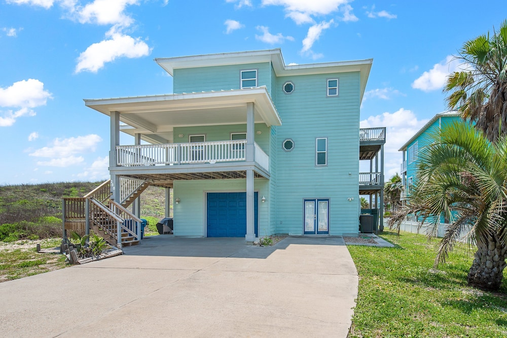 Beach Front Baby Ocean Views, Golf Cart & Pet Friendly!