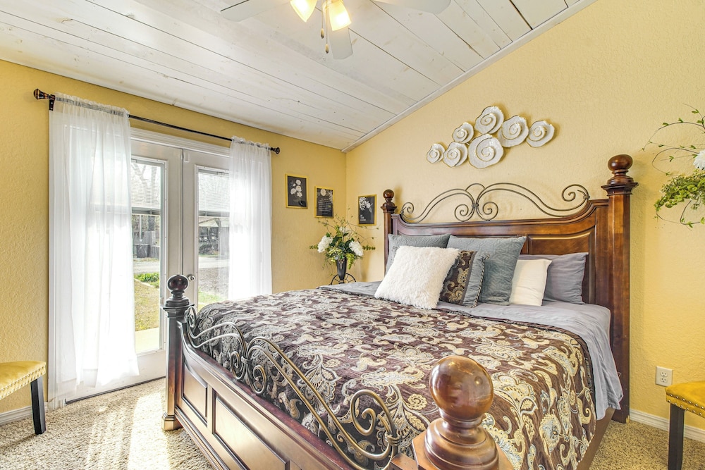 Grove Lake House w/ Boat Dock & Outdoor Spots!