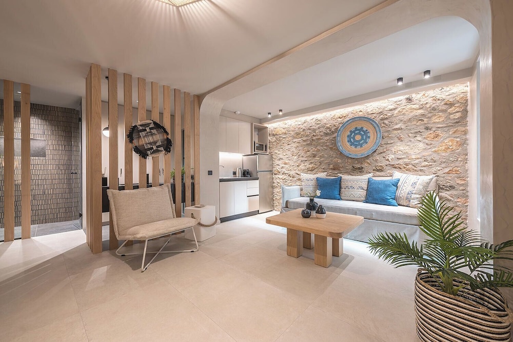 Apollonos 28 Luxury Suites