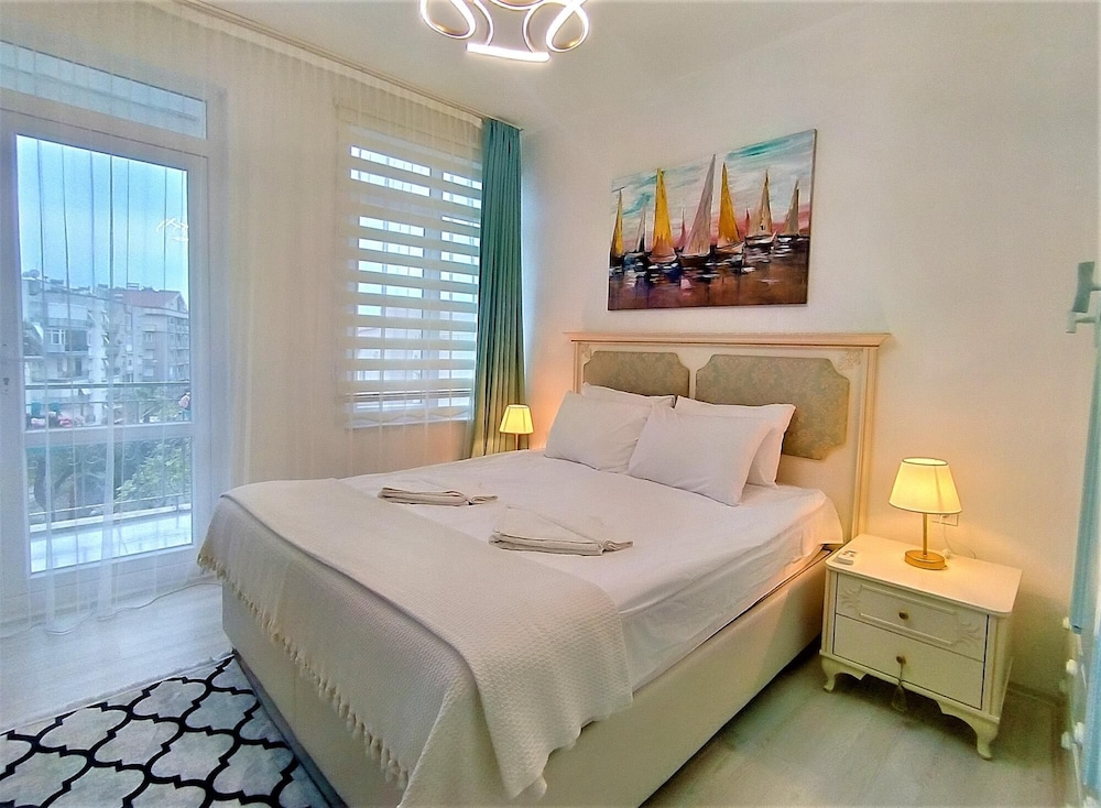 Central Flat Near Seaside in Antalya Muratpasa
