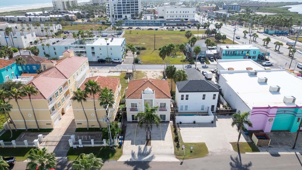 Pool 1st Floor 75 Yards To Beach Value 2 Bedroom Apts
