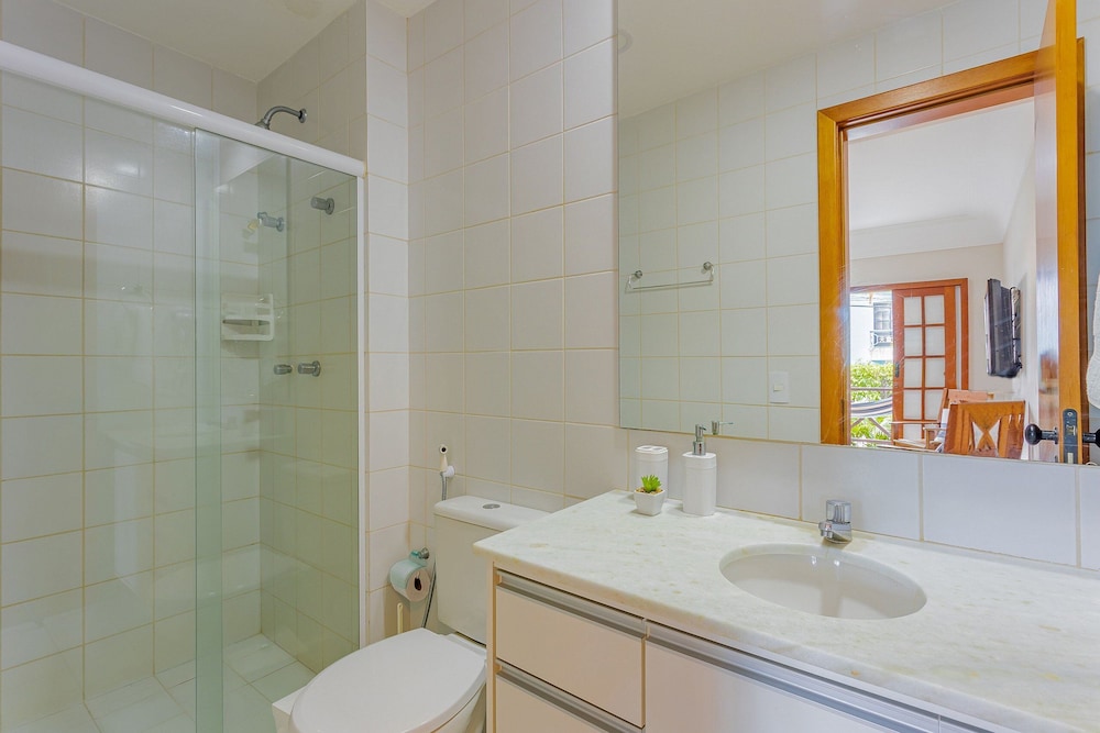 Glenelg Beach Stylish 2 Story Townhouse Sea View