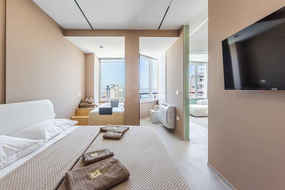 Marina Jacuzzi Suites 2 by  PS