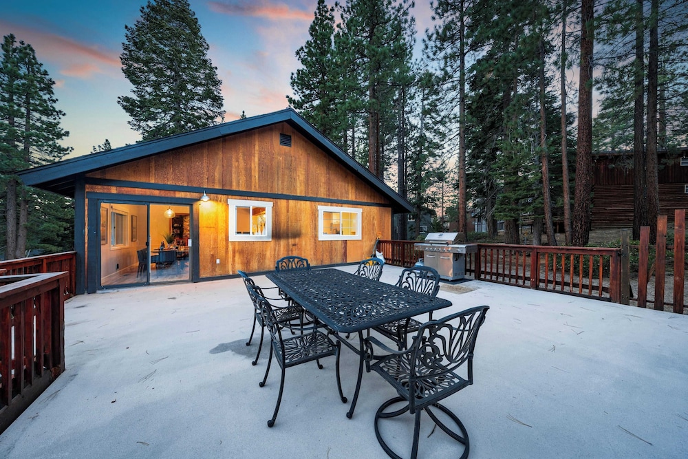 Geraldine Drive by Avantstay Hot Tub, Views, Walk to Trails + Game Room