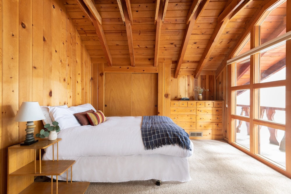 Sunnyside by Avantstay Charming Lake Tahoe Chalet on Tahoes West Shore view 2