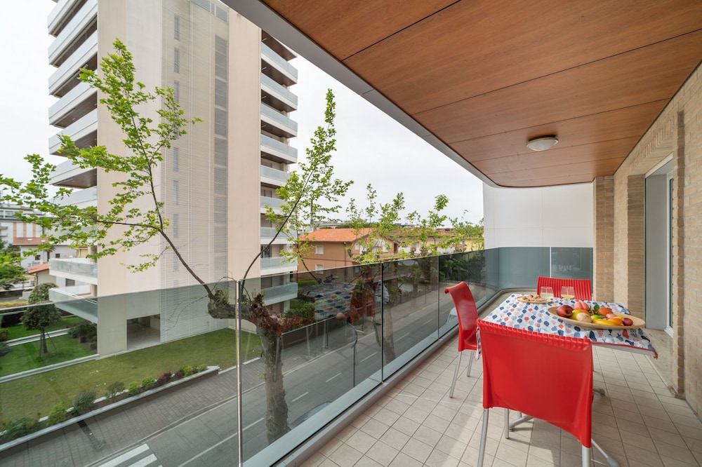 Elegant Residenza Monica Two Bedroom C6 Sleeps 6 photo 2