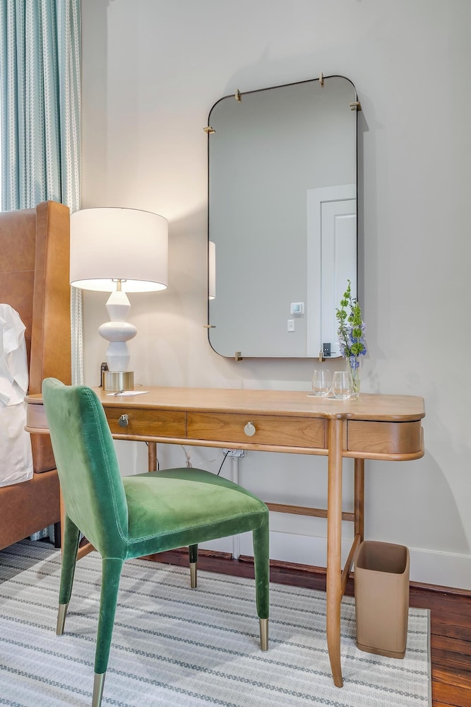 Nutt House Hotel