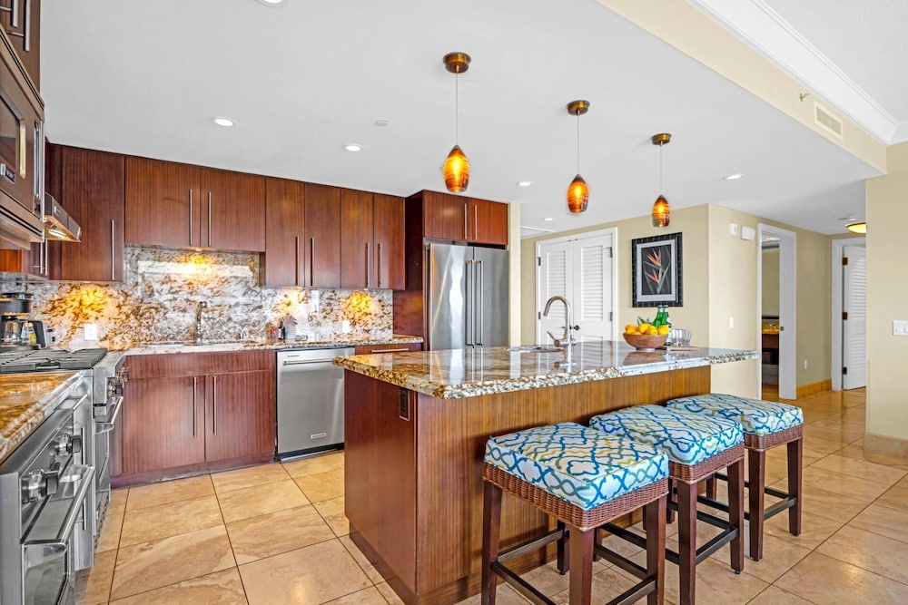 Honua Kai Hokulani 2 Free Rental Cars KBM Resorts Modern Beachfront 2 Units, 4 Bedrooms Ml-1856