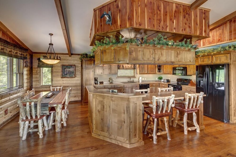 Lake Shore Cabins on Beaver Lake