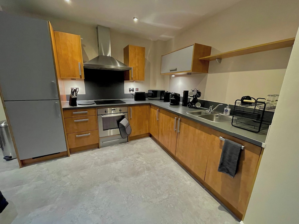 Birmingham City Apartment With 3 Bedrooms