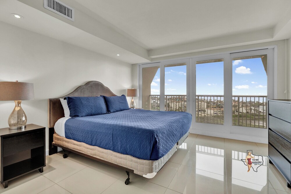 Bahia Mar-Solare Beachfront & Two Pools