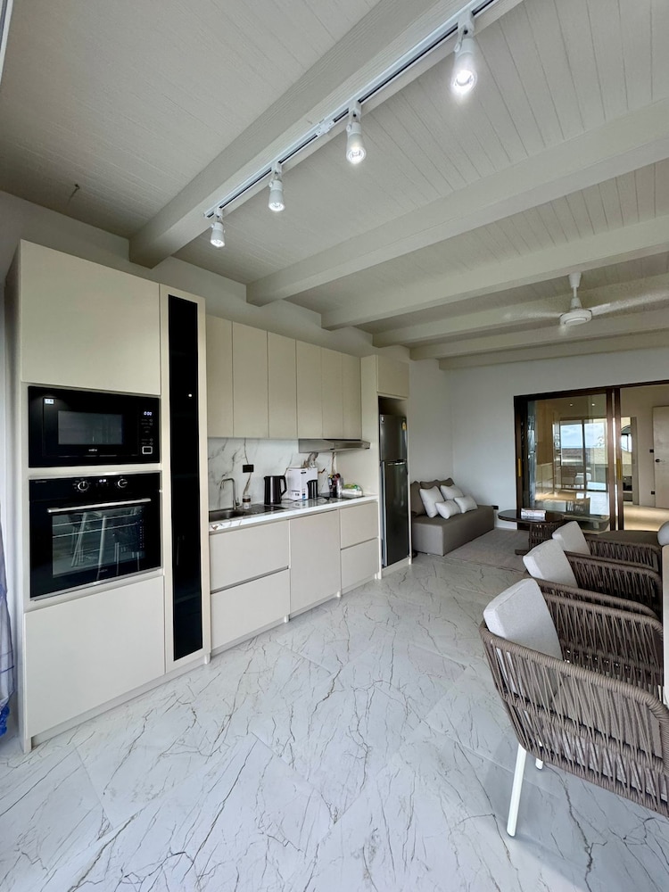 Beachside Residence