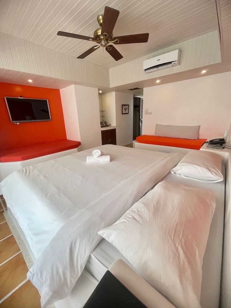 Calypso Beach & Dive Resort
