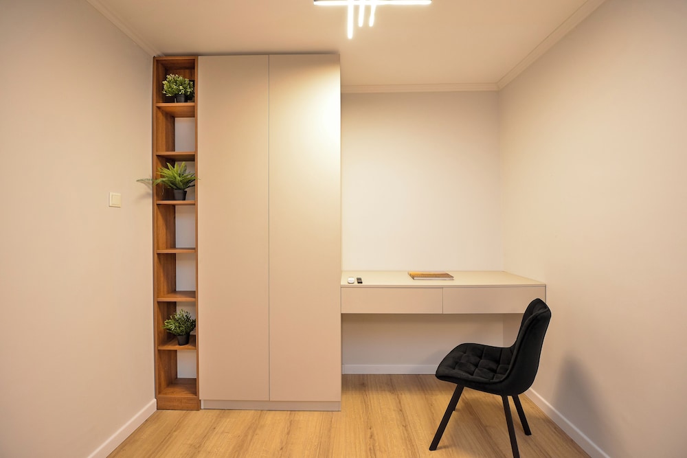 Libra Apartment - Two Bedrooms - 5 Guests - Next To Cismigiu Gardens