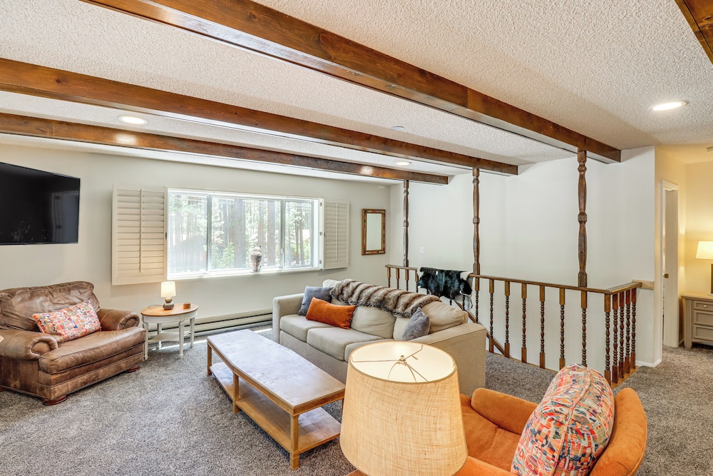 Spacious Decks: Family Pinetop Country Club Home